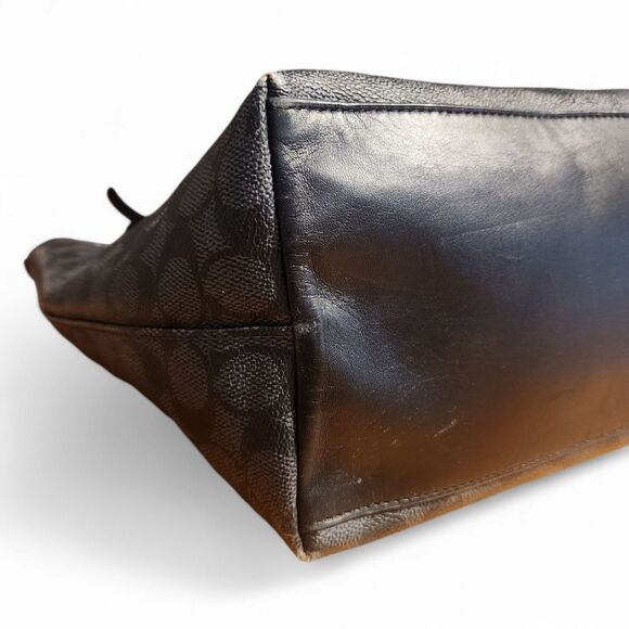 Coach City Zip Tote Signature printed leather. - Picture 6 of 13